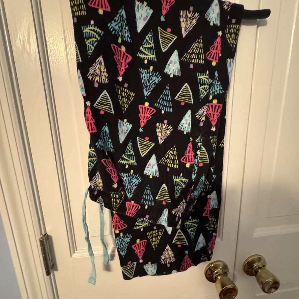 Sleep Chic Fleece Pajama Pants – Christmas Tree Print (M) Tree Patterned Pants - Picture 3 of 8
